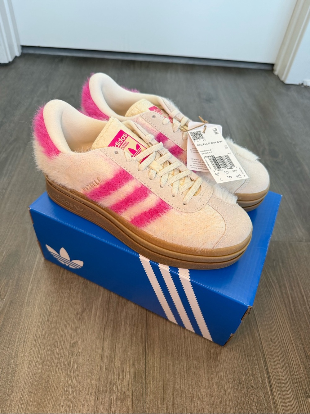 NWT Women’s Adidas Gazelle Bold Size 7 Shock Pink White Gold Brand New Sneakers! - Picture 12 of 14